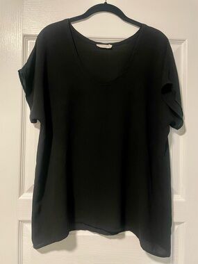 Lush Black Scoop Neck Short Sleeve Tee Size Medium